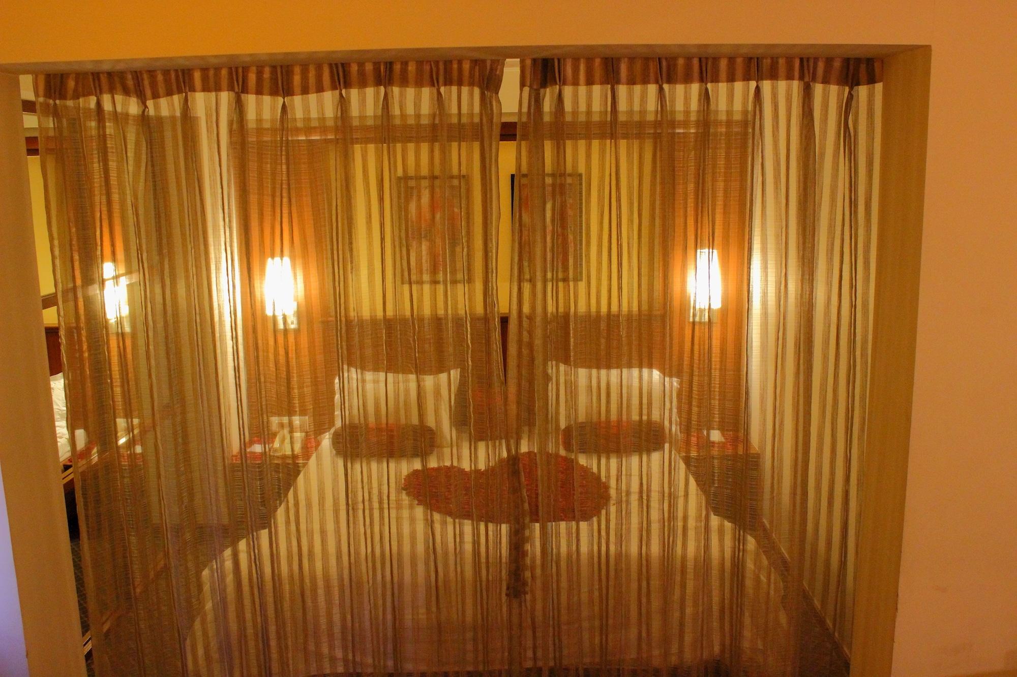 Hotel Skylon Ahmedabad Exterior foto