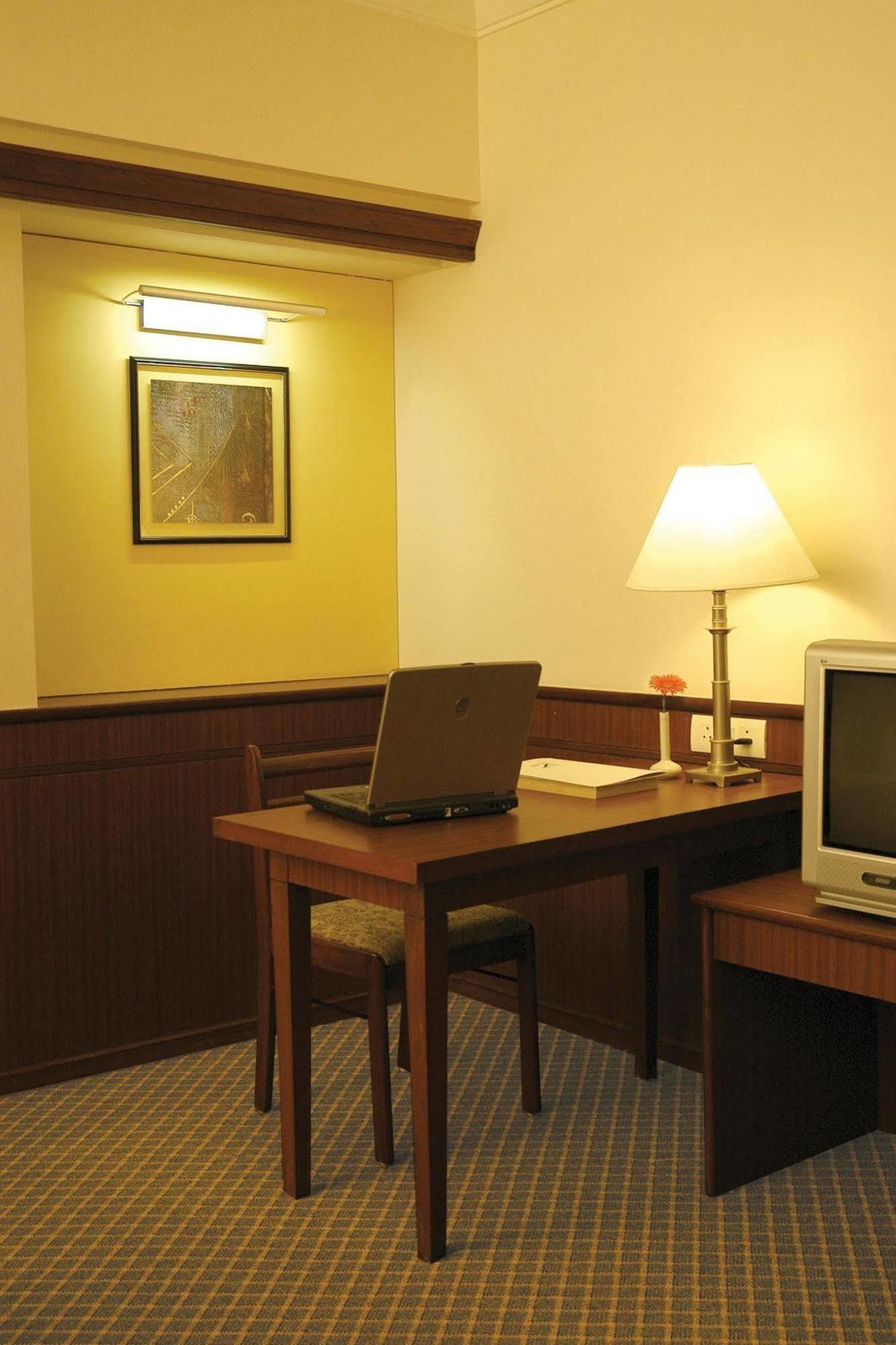 Hotel Skylon Ahmedabad Exterior foto